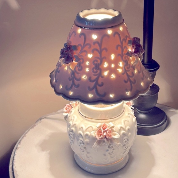 Vintage Porcelain Lamp from Cracker Barrel Pink Roses and Gold Trim Cott… - Picture 8 of 8